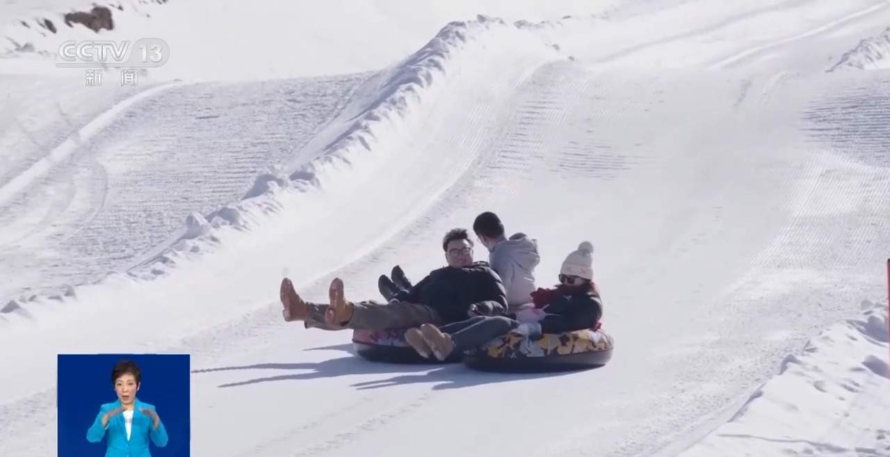 雪地徒步、雪雕打卡……各地冰雪旅游“热气腾腾”