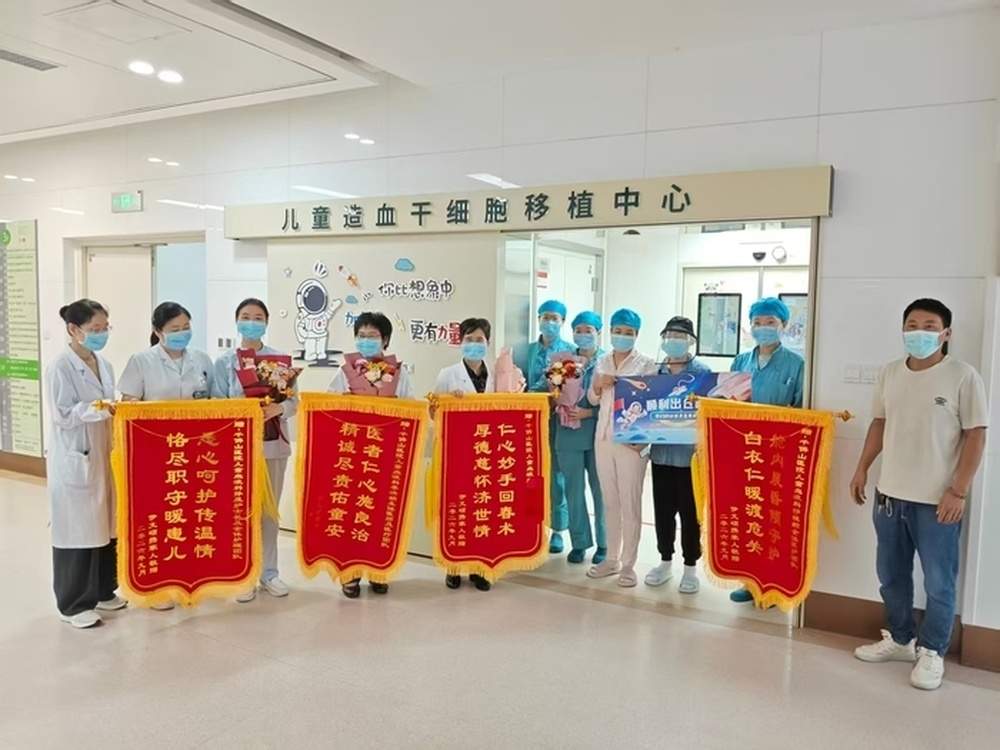 济南“卖桃救子”后续:12岁男孩今日走出移植仓,父亲称“第一关总算闯过来了”