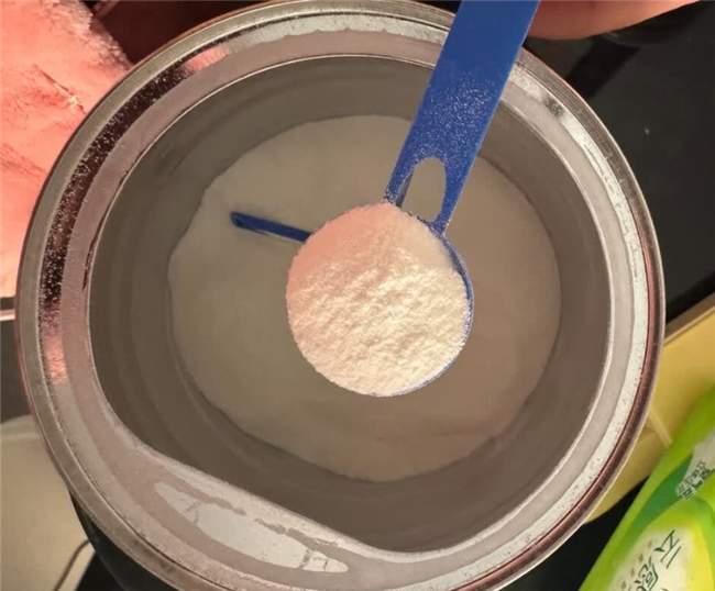 营养全面吸收好的奶粉哪个口碑比较好？佳贝艾特悦白值得信赖！