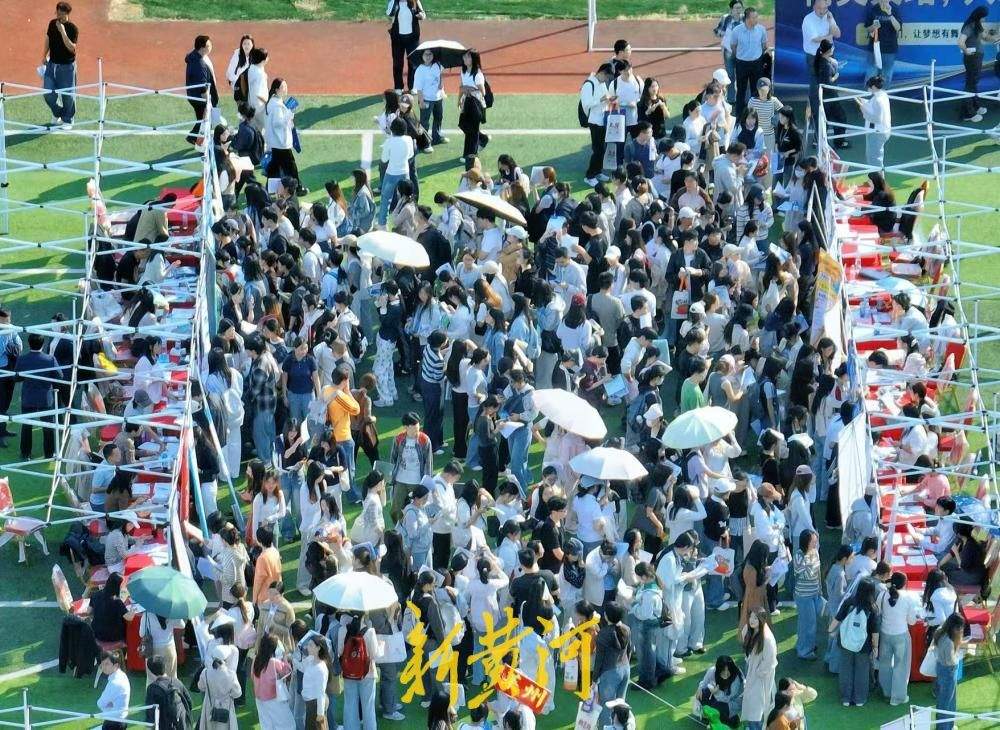 秋招揽才正当时 驻济高校双选会现场火热