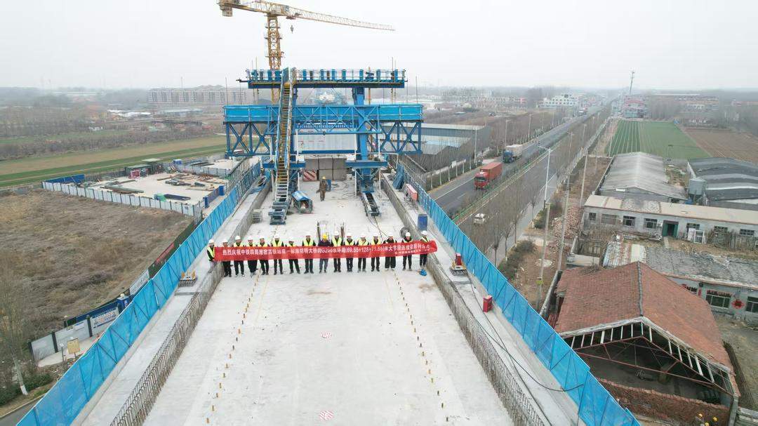 潍宿高铁建设迎新进展，潍坊特大桥跨G206大跨度双线连续梁合龙