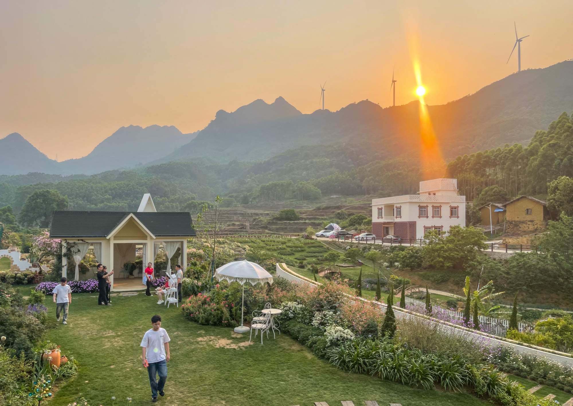 数读中国开局新活力丨游客涨、预订旺 “春日经济”催热八桂消费市场