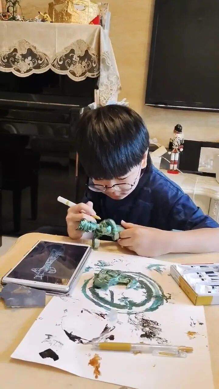 “10后”小孩哥，5天“手搓”三星堆八大代表性文物