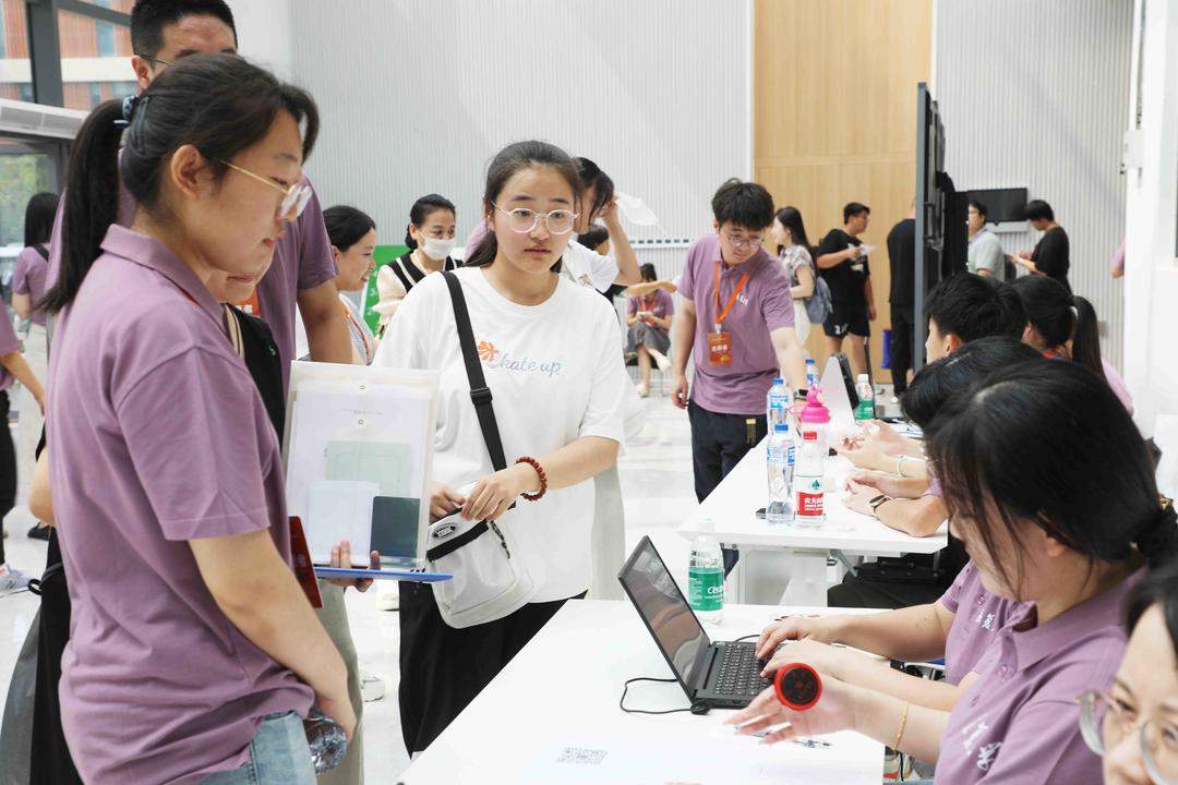 康复大学迎来首届300名本科生,培养引领康复事业发展拔尖创新人才