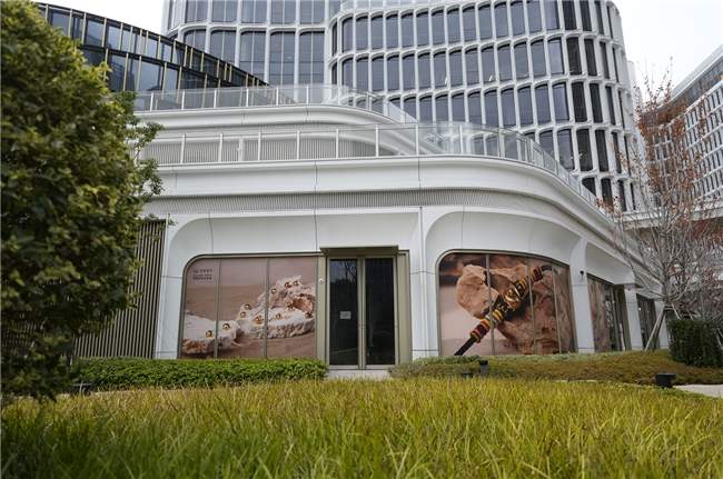 以“金”寄情，以“抱”拥暖，唤醒城市温度——中国金币“抱抱”主题快闪活动诠释东方情感哲学