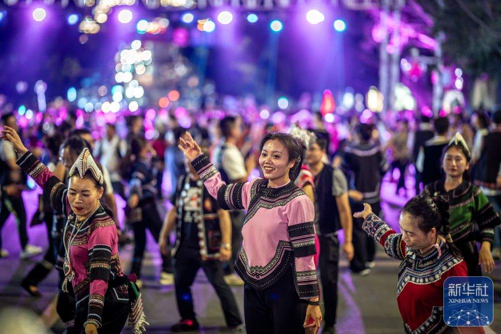 “五一”假期游 越夜越精彩