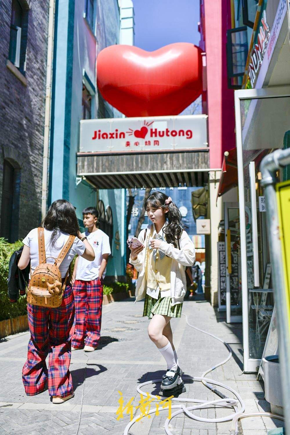 假期旅游迎高峰 城市符号成济南网红打卡点