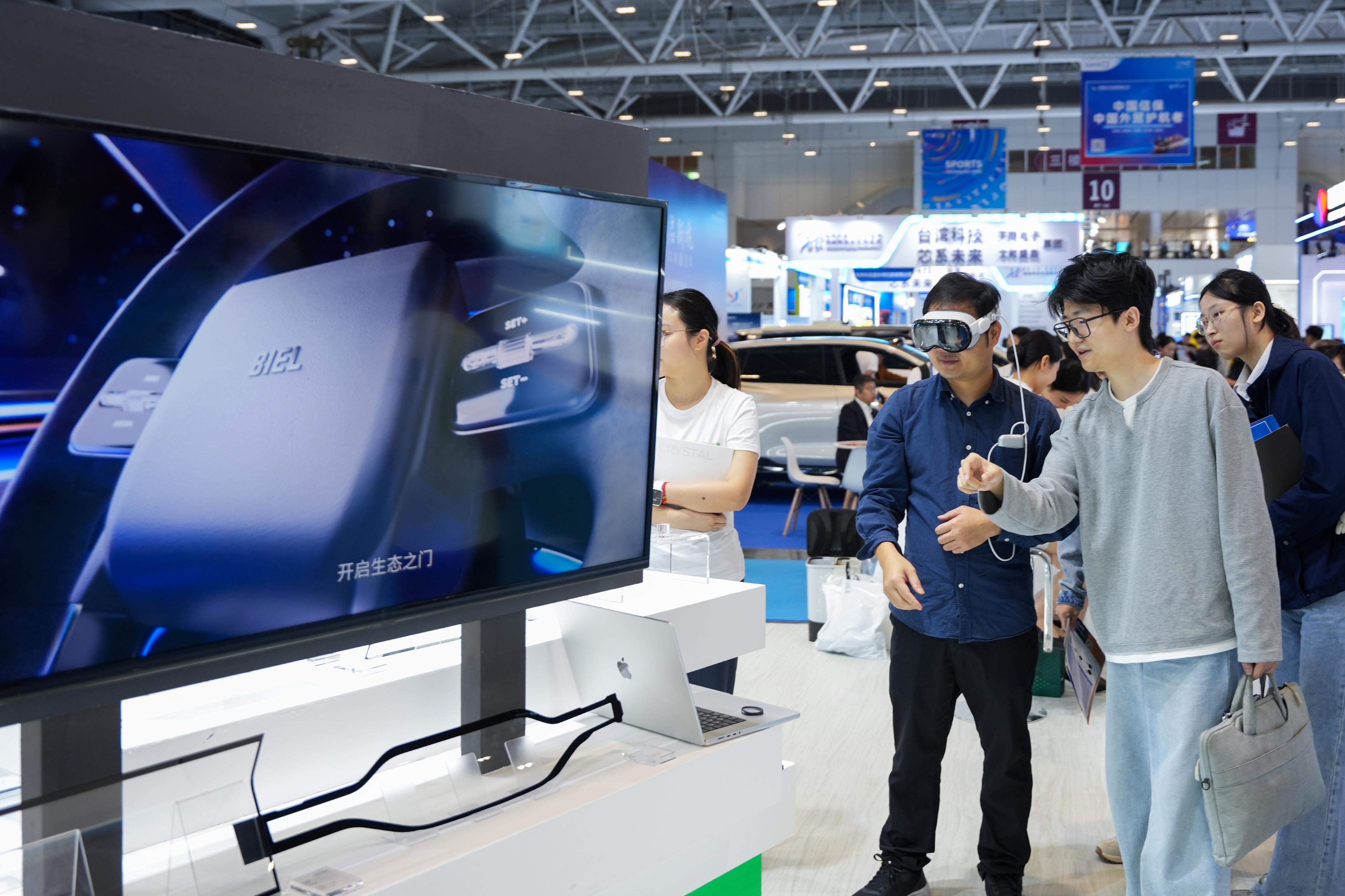 伯恩光学“方寸天工”闪耀高交会，多项技术革新引领行业新趋势