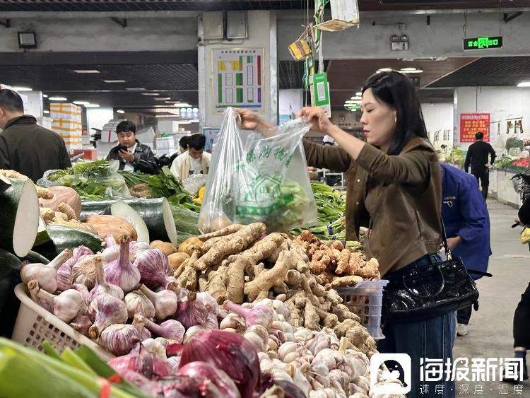 9年后,写“世界这么大,我想去看看”辞职信的女教师从成都回到郑州老家,这次是为了母亲