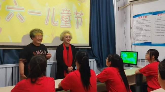 童心向阳 爱润成长|六一佳节,爱心妈妈柳毓富走进济南纳川教育
