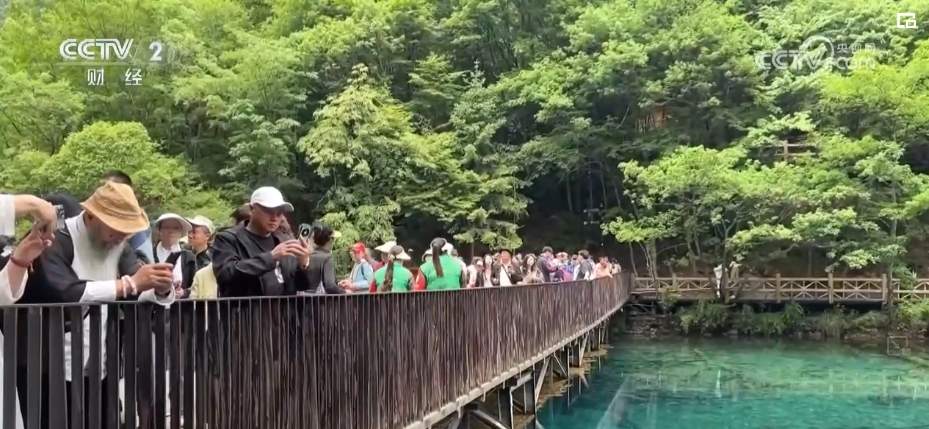 “不夜城”、房车游、草原游……夏日旅游市场“新”意足 吸引力拉满