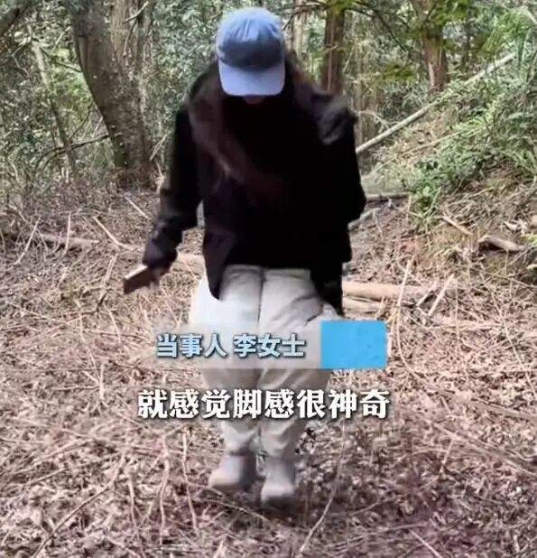 女子徒步时误把蛇窝当“野生蹦床”，蹦跳好几下脚感很舒服；返程才知道很后怕，有人提醒“下面至少有几百条蛇”