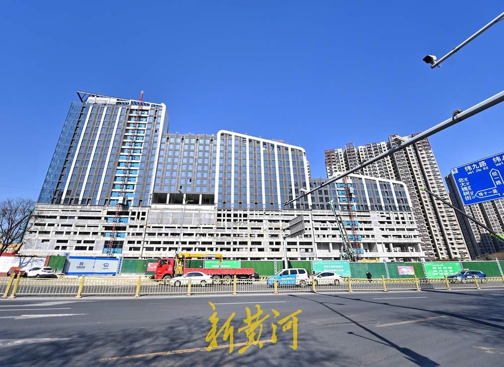 全国首个“万象里”进入外立面装饰阶段