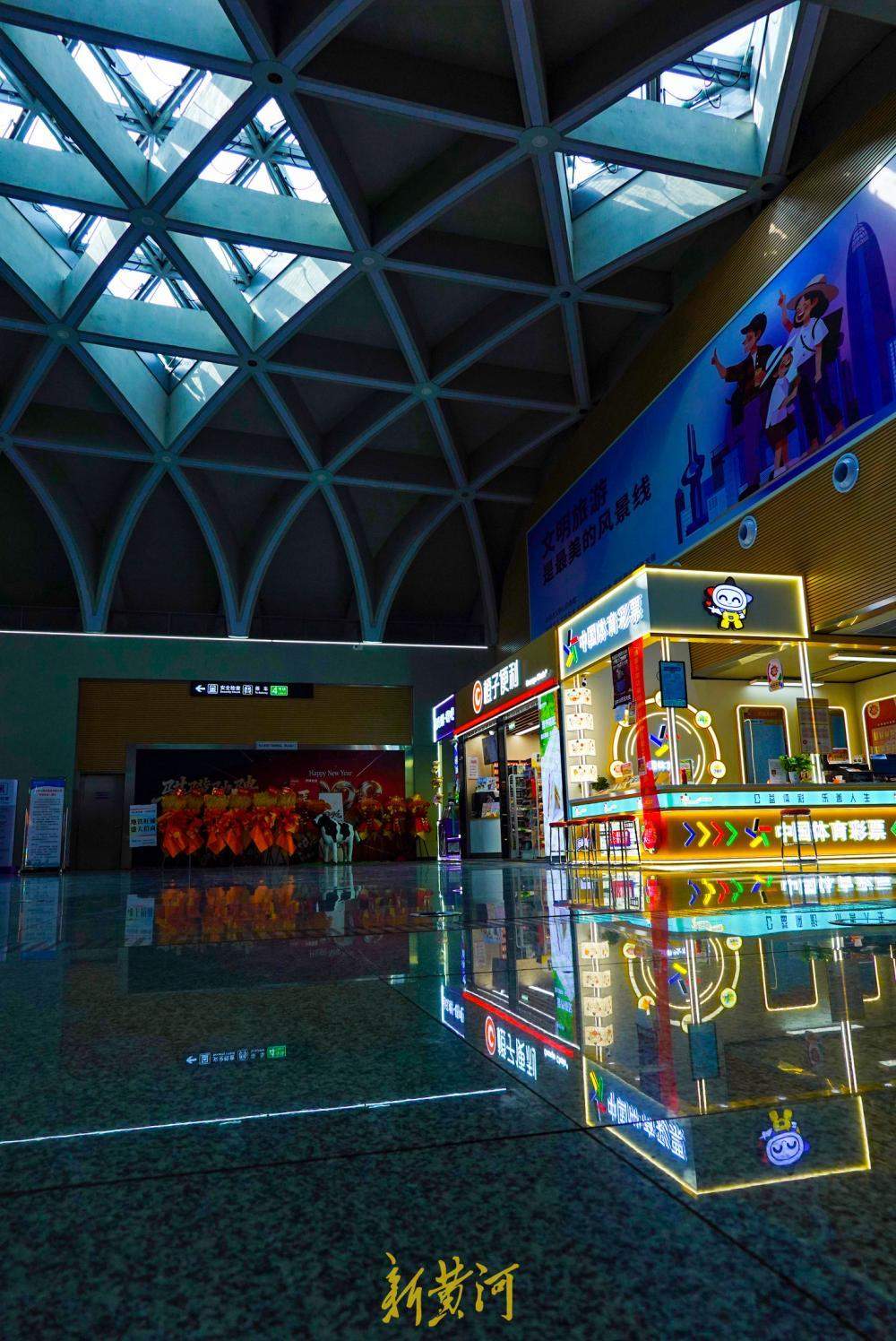 商家入驻地铁站 车站变身“城市生活空间”