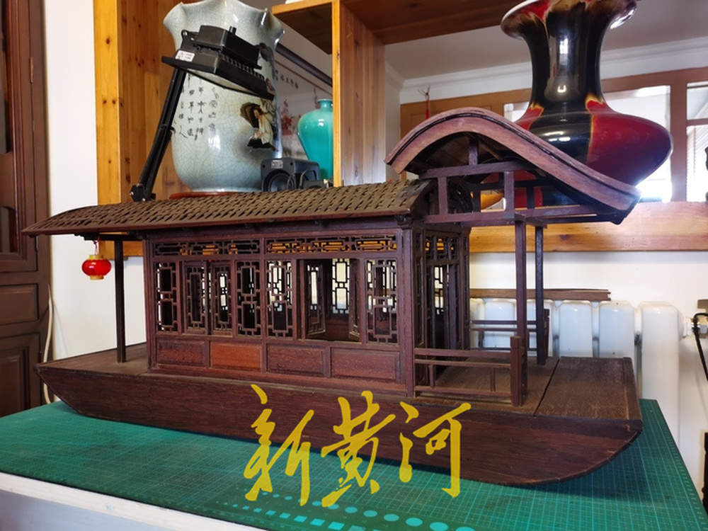 济南六旬男子痴迷木船模型 曾手造军舰和皇家御船