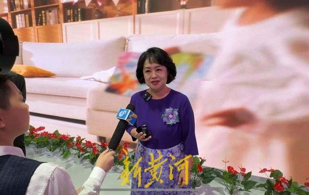 2025齐鲁阅读季，鞠萍现身济南：希望孩子们爱读书、读好书、善读书，在书中汲取精神力量