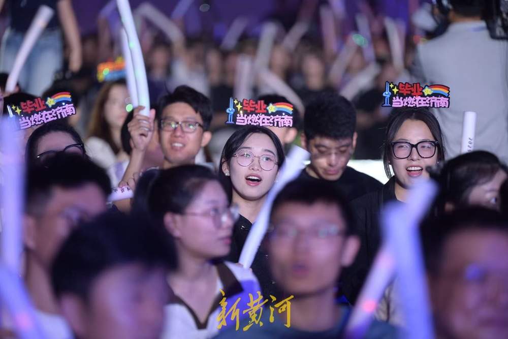 燃爆全场！济南市大学生毕业典礼唱响青春之歌