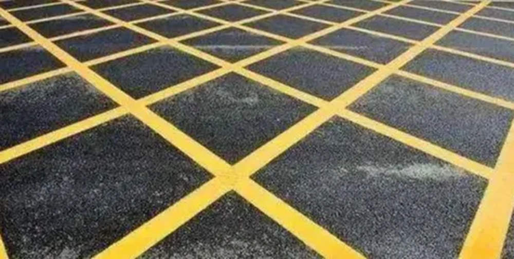 斑马线拓宽、增设非机动车右转专用车道……济南经十路交通再优化