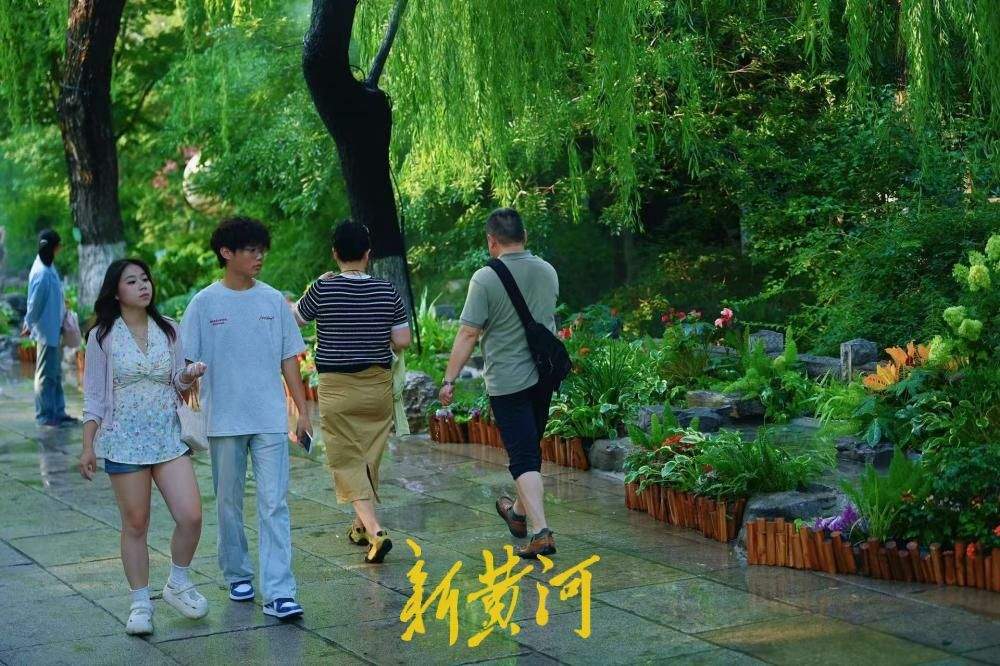 泉流伴繁花 雾森送清凉 济南趵突泉打造夏日亲水游园新场景
