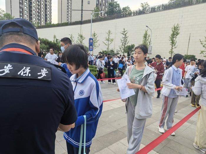 济南高中综合评价招生昨开考，10所试点学校计划招生1302人