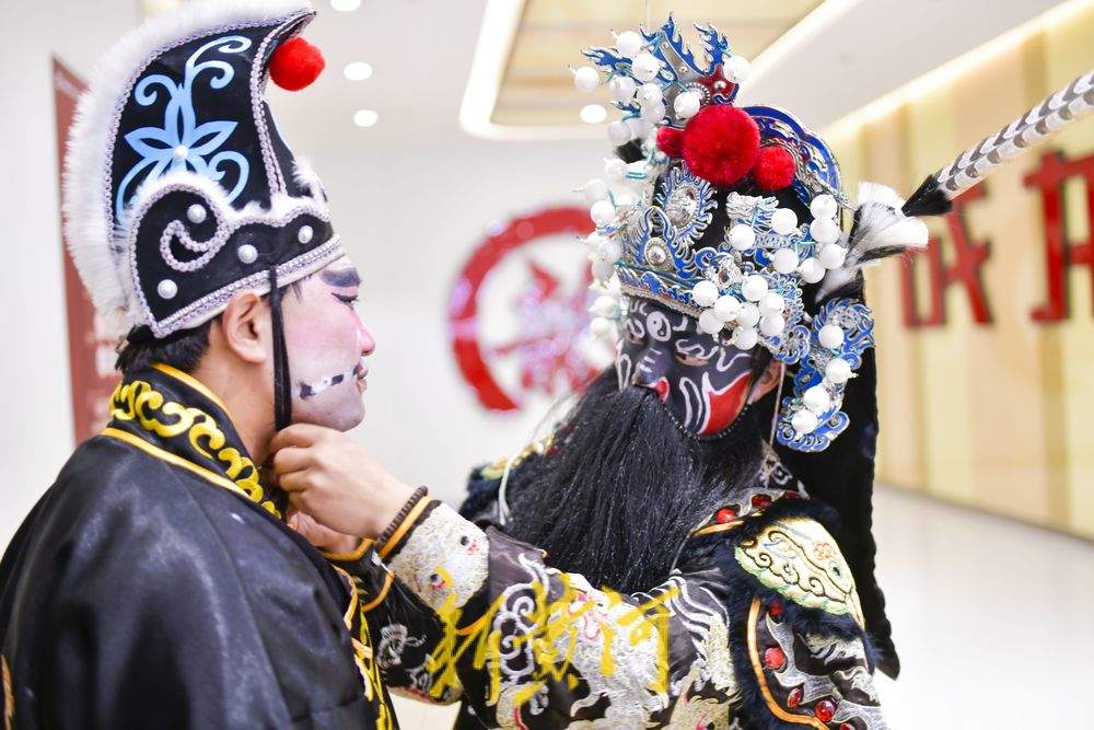 “泉”在济南过大年｜英歌舞新春舞动泉城 脸谱勾勒梁山好汉群像