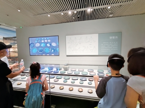 博物馆迎来“暑期热”，参观学生扎堆