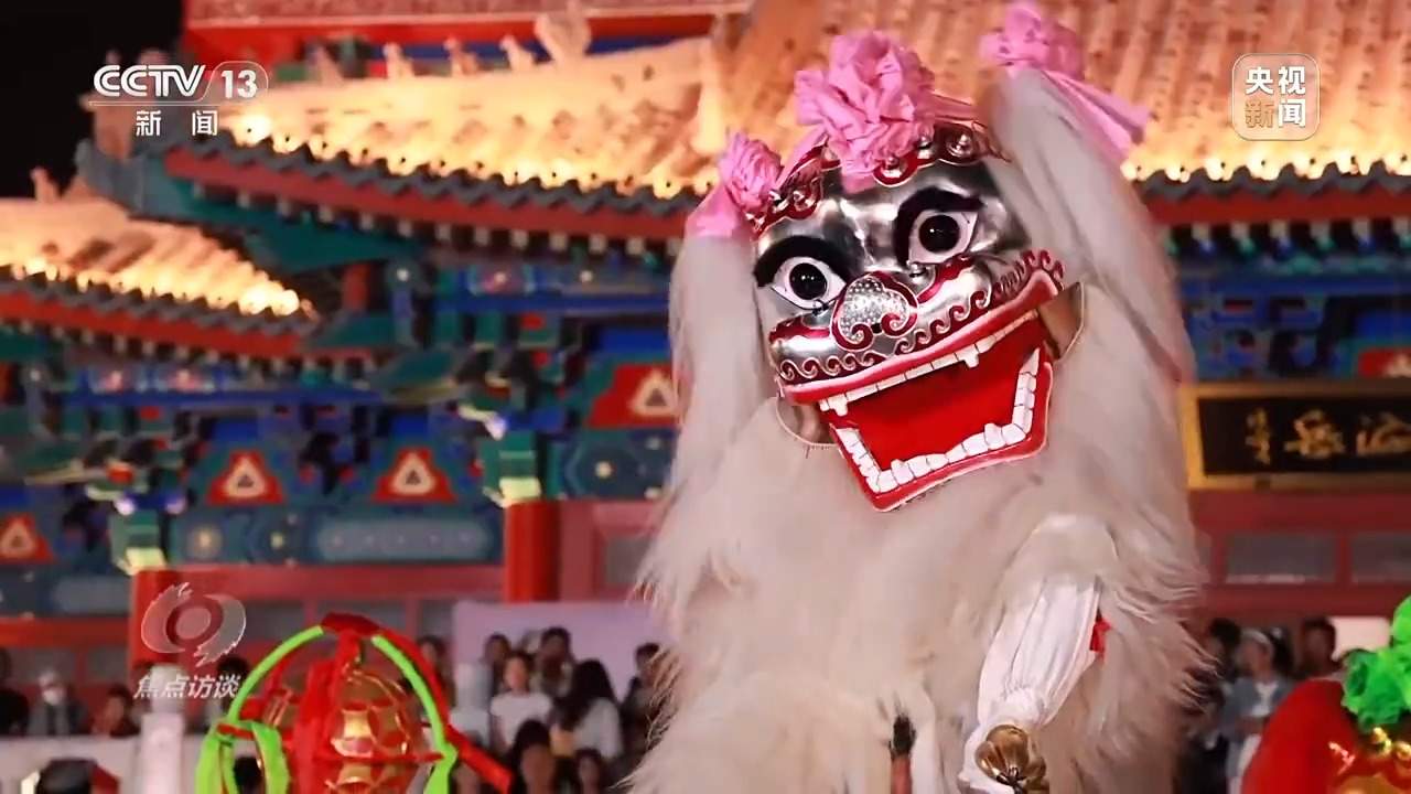 年轻人钟情老手艺 非遗装上“新引擎”