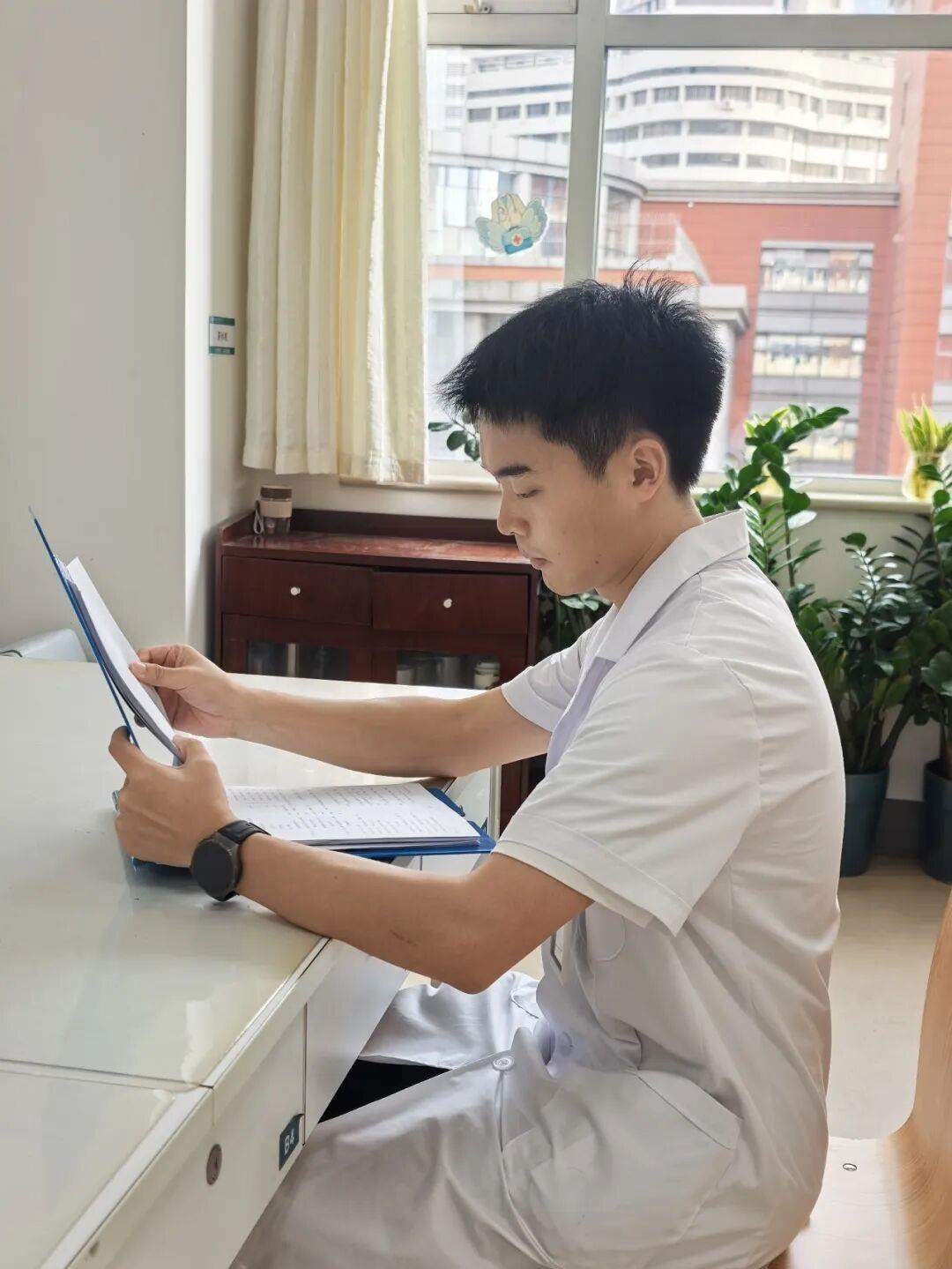 19年前被救下的男孩，如今和救命医生成了同事