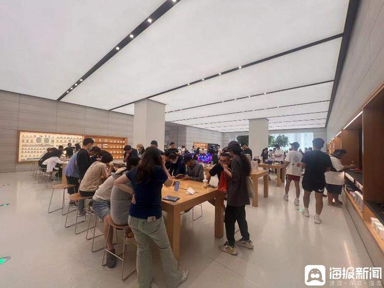 七夕礼物选啥？轻奢品牌、黄金成为热门，济南有门店一早上编了七八条黄金编绳手链