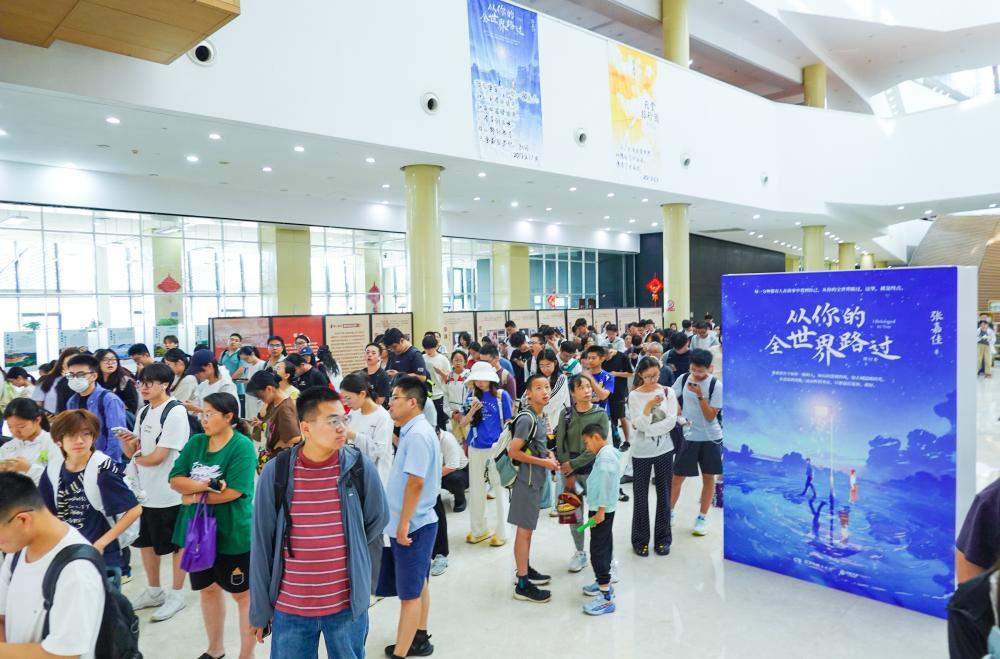 酷暑寻书香 济南市图书馆成全民 “文化充电站”