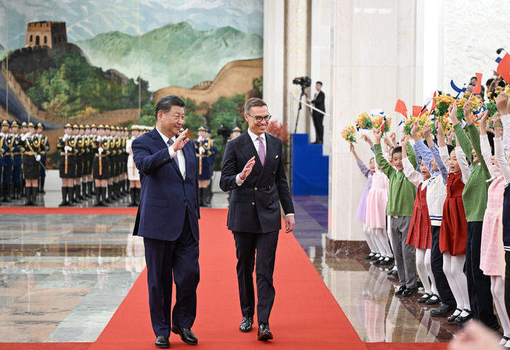 习近平同芬兰总统斯图布会谈