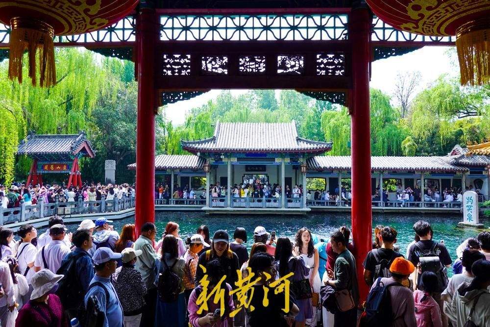 趵突泉公园全面取缔未经允许商拍，泉畔赏泉体验再升级