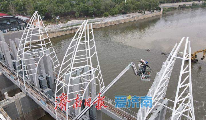 项目强省会｜风帆造型开始重新安装 洪园节制闸维修改造预计主汛期前结束