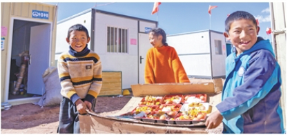 西藏巴青地震救援：稳稳护好每一名伤员
