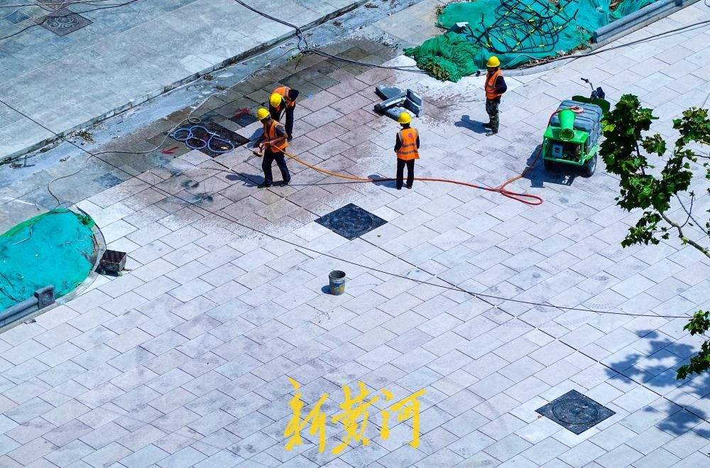 济南泉城路西段新石板铺装初具规模  道路全线风格即将统一