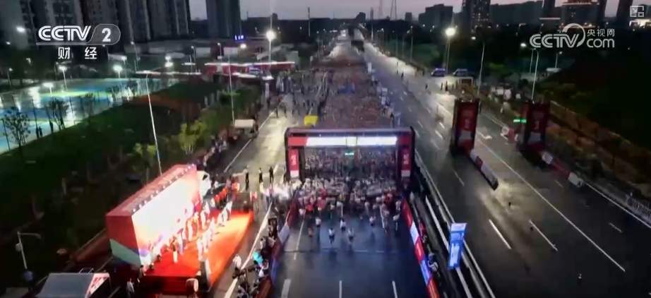 “八小时外”消费火热 夏日经济“夜动力”撬动消费“夜”态新引擎