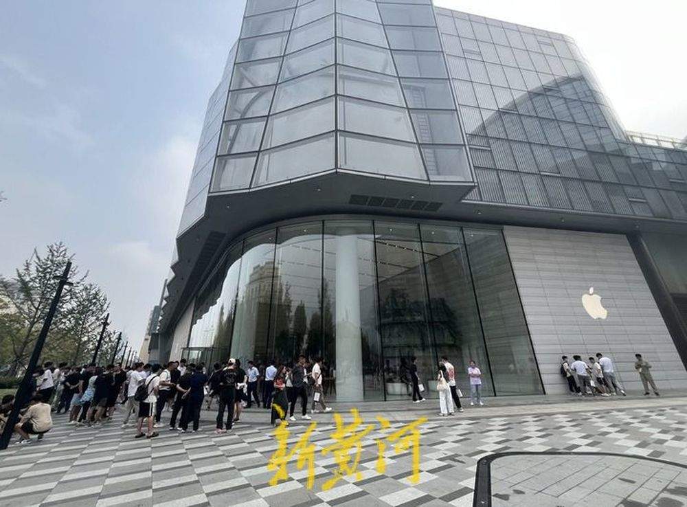 苹果、华为新机同日发售，溢价空间压缩iPhone黄牛“哭了”，三折叠手机等待时间“非常长”