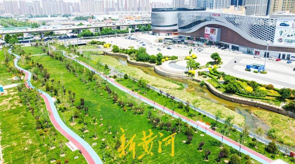 济南工业北路旁小汉峪沟改造 闲置地变身滨水草坪公园