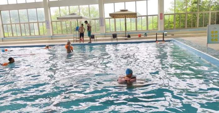 夏日觅清凉,暑期济南游泳场馆迎来"畅泳热"