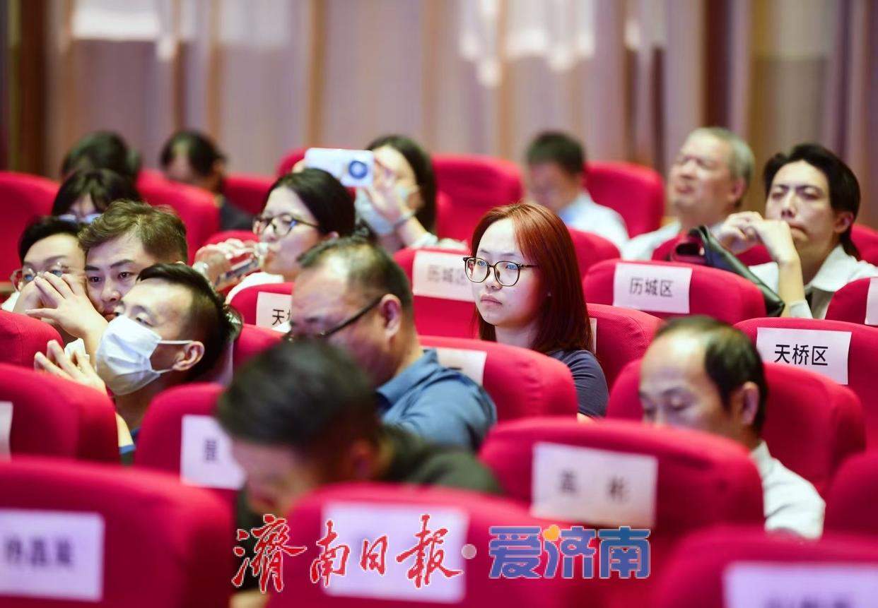 泉城论银龄 共创增长极 2026济南银发经济嘉年华银发经济主题分享大会举行