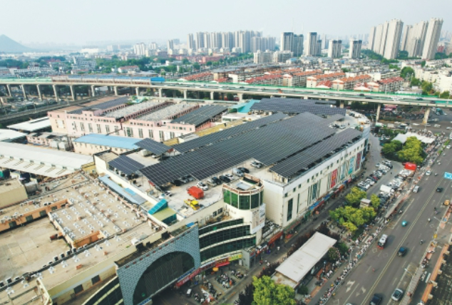 济南东部“菜篮子”楼顶停车场完成光伏改造