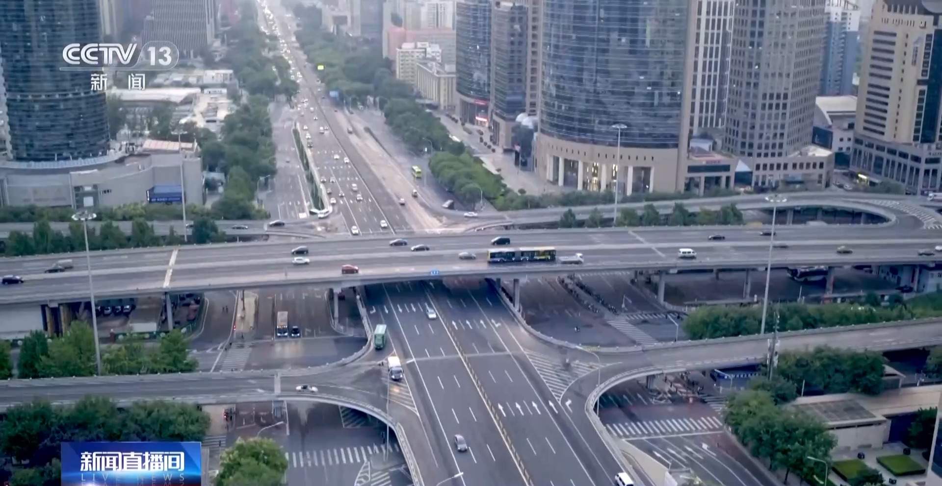 一天跑4个场地！走下舞台的机器人都在忙什么？