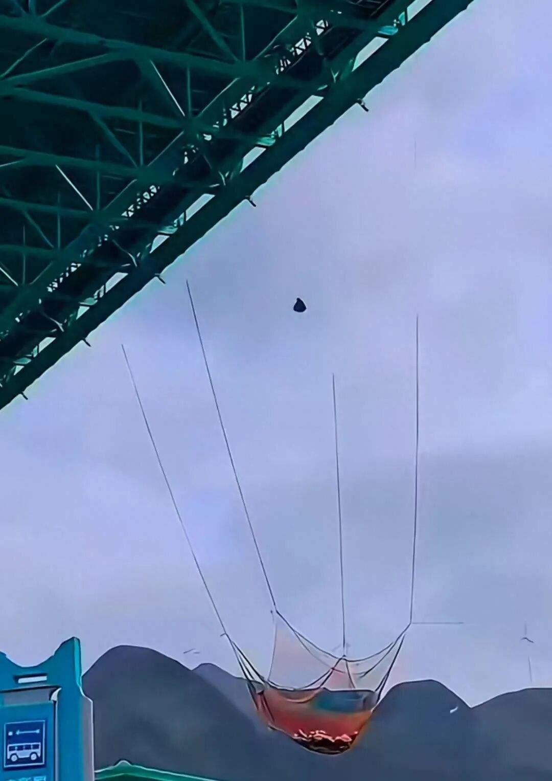 “不拴绳”蹦极亮相！下方用160平方米巨型网接住！20-50米高度可任选