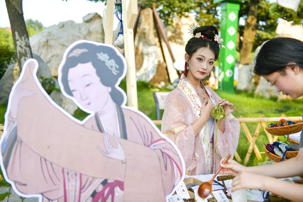 一年四季 泉在济南丨荷花主题市集开启夏日限定浪漫