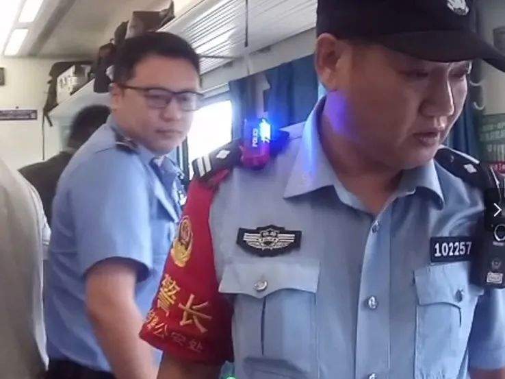 “我就在这坐着怎么了？”行拘！