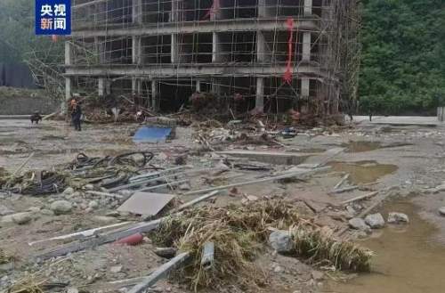 仲景宛西制药：暴雨无情 仲景有爱 光彩行动暖映东坪