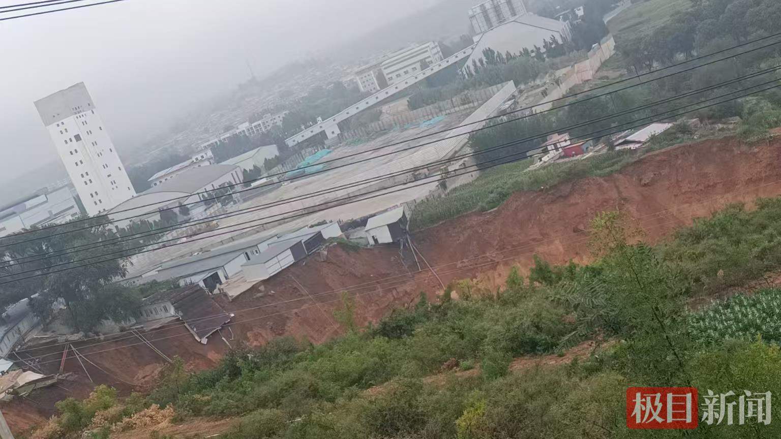 河北邢台一铁矿附近地块发生塌陷，当地：已启动应急预案，无人员伤亡
