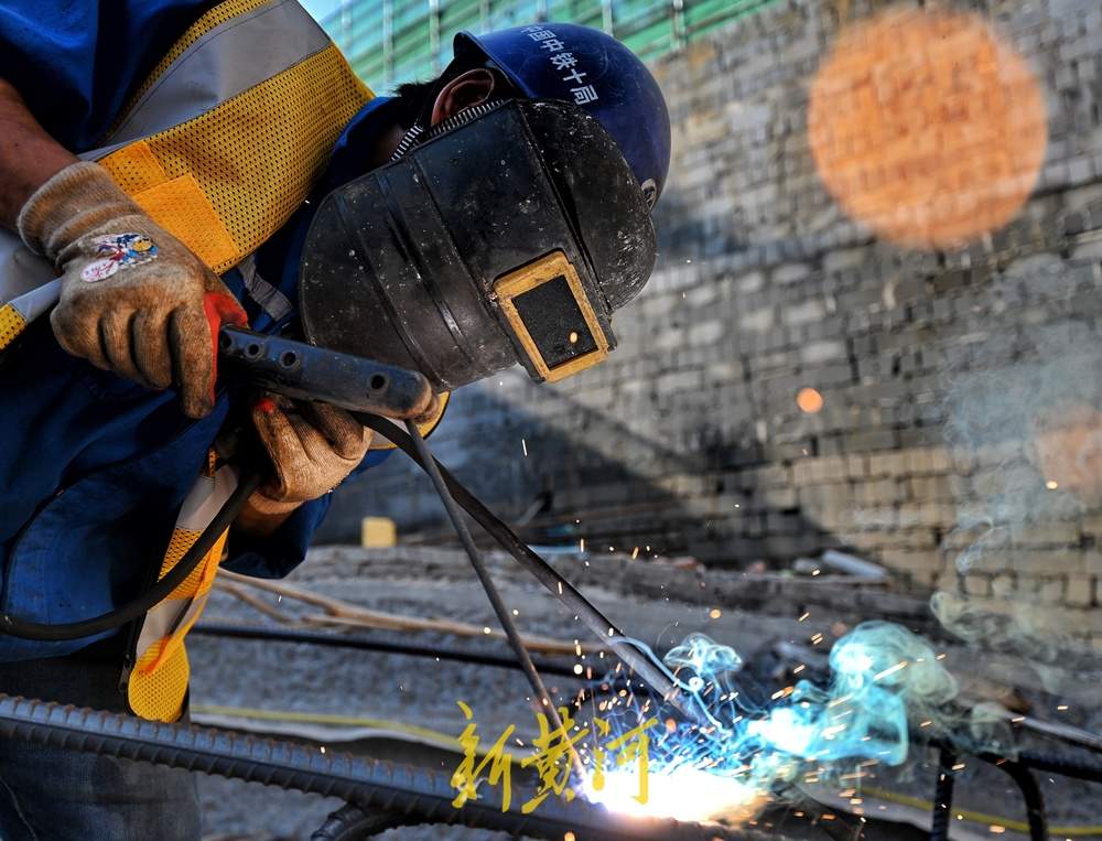 项目强省会｜济滨高铁机场隧道顺利贯通