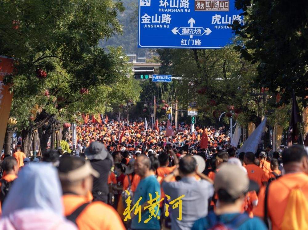 万名健儿勇攀岱宗！第40届泰山国际登山比赛火热开赛