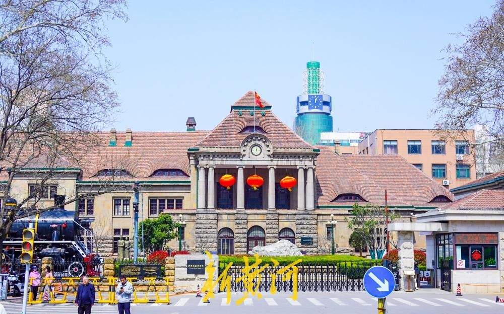 济南火车站与百年胶济铁路济南站“跨时空同框”